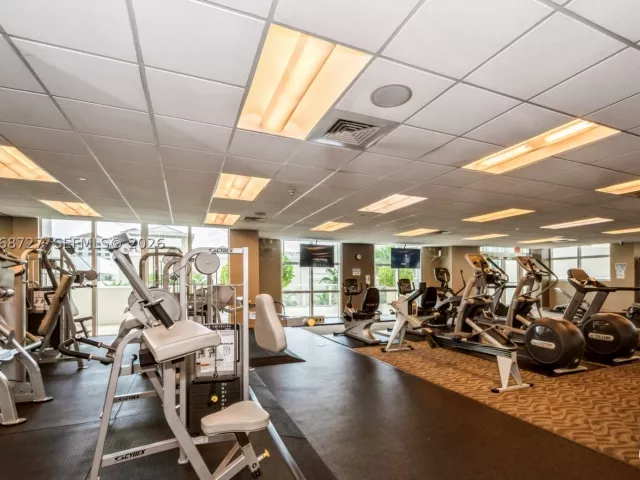 1-bedroom condo for rent in Fort Lauderdale - 1819 SE 17th St 1606 - MondialRealty