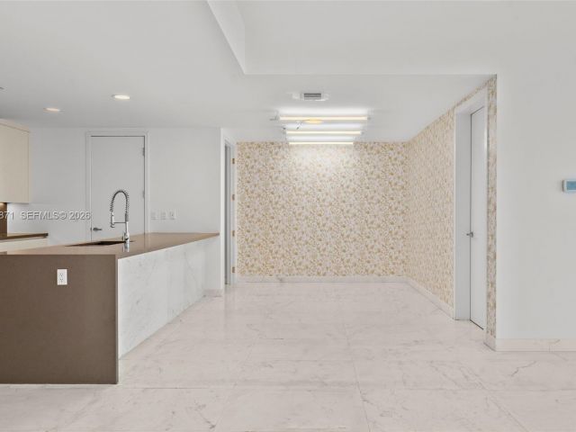 Apartment for sale  Unit #703 - photo 7530697