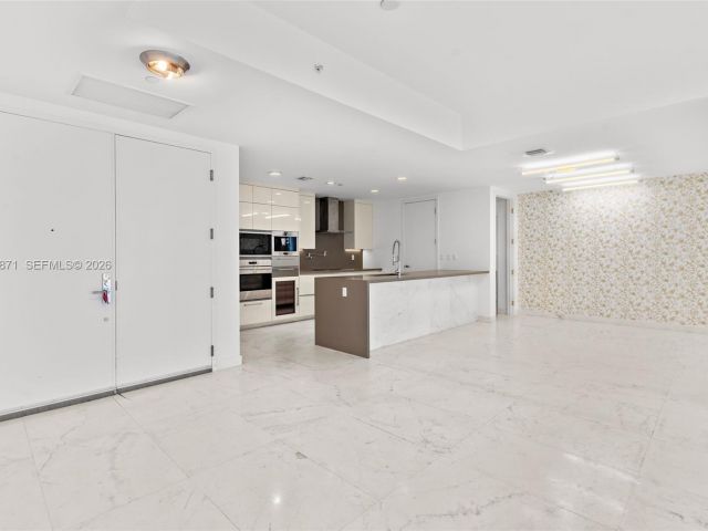 Apartment for sale  Unit #703 - photo 7530700