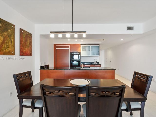 Apartment for rent  Unit #3211 - photo 7499769