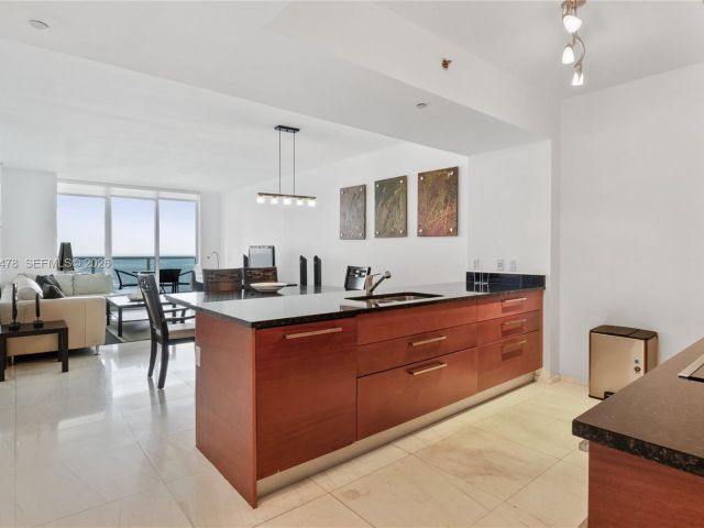 Apartment for rent  Unit #3211 - photo 7499770