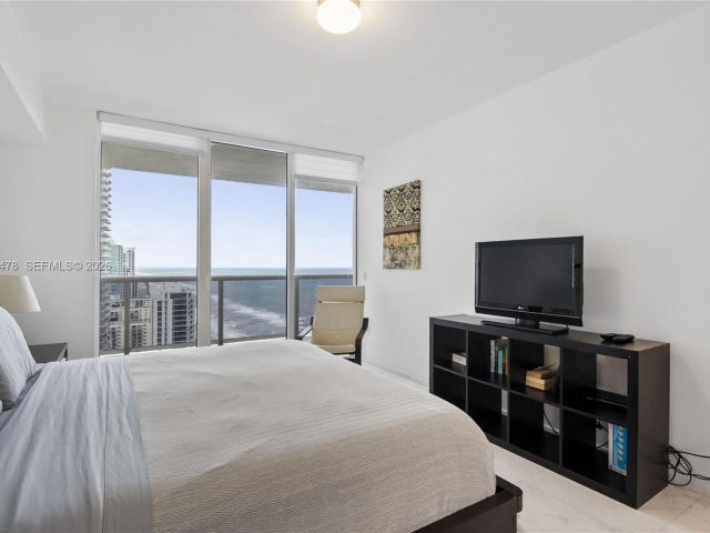 Apartment for rent  Unit #3211 - photo 7499774