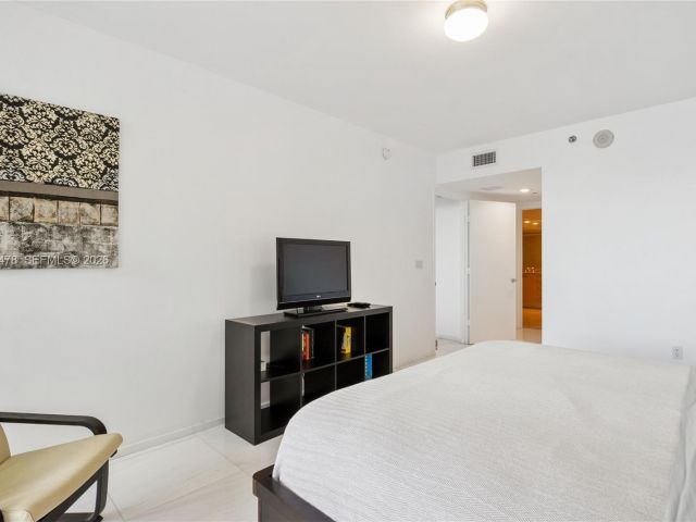 Apartment for rent  Unit #3211 - photo 7499775