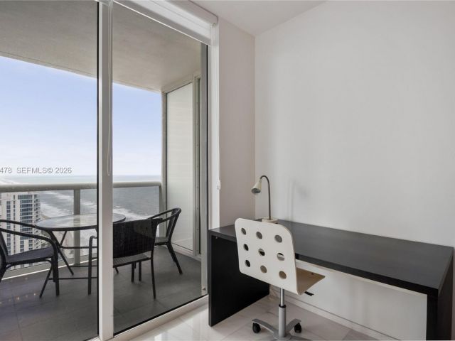 Apartment for rent  Unit #3211 - photo 7499776