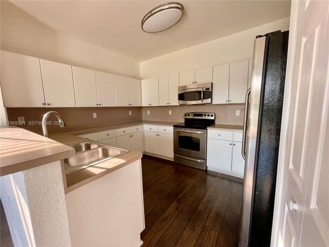 Home for rent at 10844 NW 84th St - photo 7486308