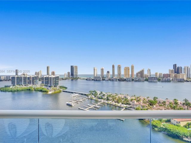 3-bedroom condo for sale in Aventura - 7000 Island Blvd 2404 - MondialRealty
