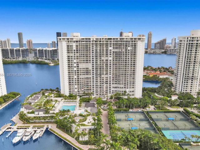 3-bedroom condo for sale in Aventura - 7000 Island Blvd 2404 - MondialRealty
