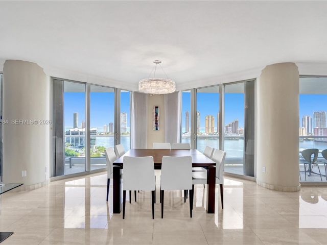 3-bedroom condo for sale in Aventura - 7000 Island Blvd 2404 - MondialRealty
