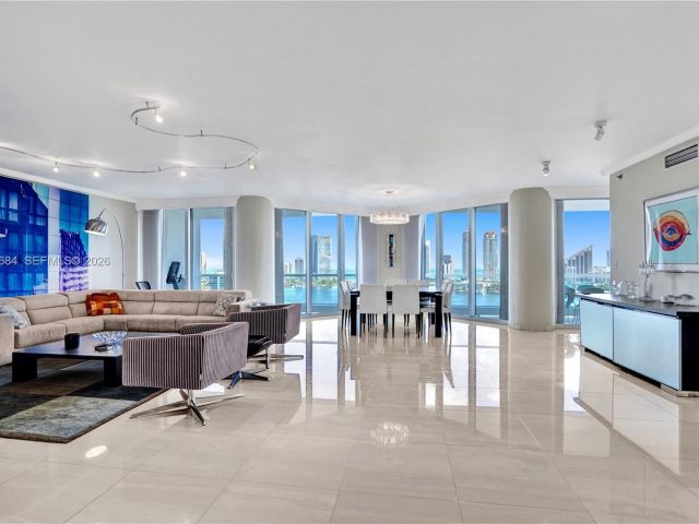 3-bedroom condo for sale in Aventura - 7000 Island Blvd 2404 - MondialRealty