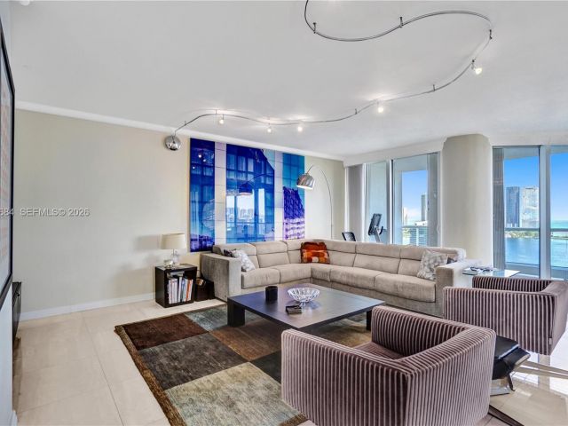 3-bedroom condo for sale in Aventura - 7000 Island Blvd 2404 - MondialRealty