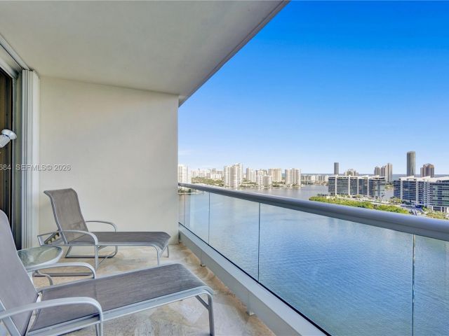 3-bedroom condo for sale in Aventura - 7000 Island Blvd 2404 - MondialRealty