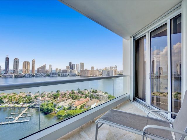 3-bedroom condo for sale in Aventura - 7000 Island Blvd 2404 - MondialRealty