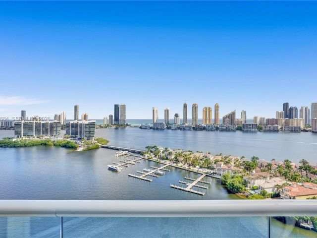 3-bedroom condo for sale in Aventura - 7000 Island Blvd 2404 - MondialRealty