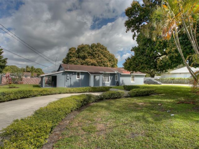 Home for rent at 3001 NW 102nd St - photo 7466070