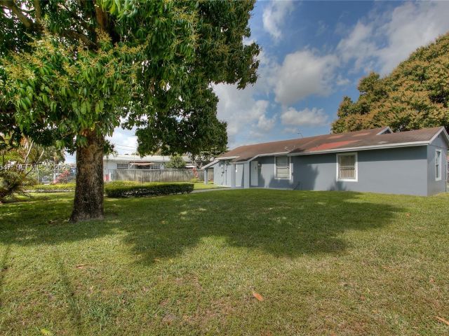 Home for rent at 3001 NW 102nd St - photo 7466072