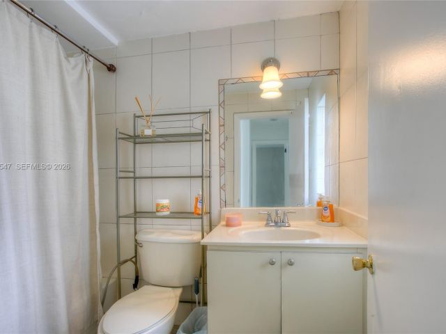 Home for rent at 3001 NW 102nd St - photo 7466077