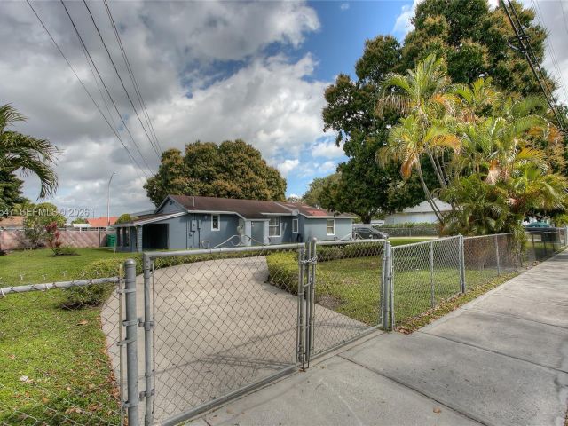 Home for rent at 3001 NW 102nd St - photo 7466084