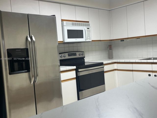 Apartment for rent  Unit #2504 - photo 7504111