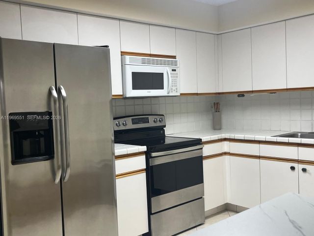 Apartment for rent  Unit #2504 - photo 7504112