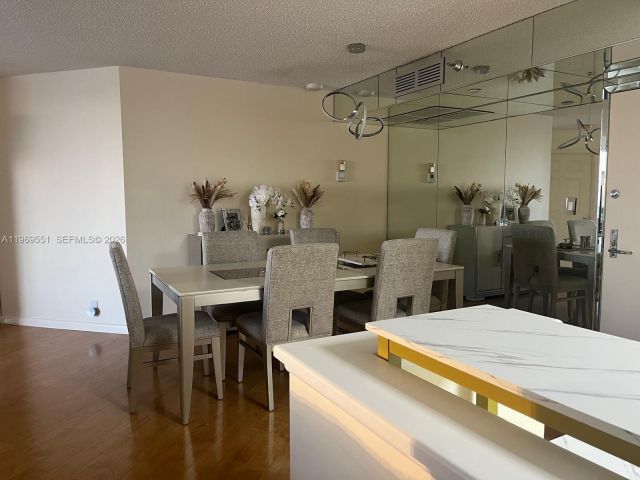 Apartment for rent  Unit #2504 - photo 7504113