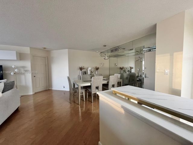 Apartment for rent  Unit #2504 - photo 7504114