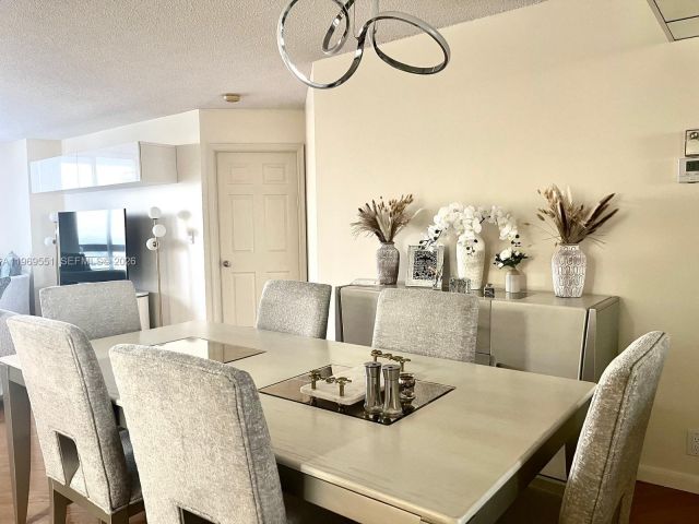 Apartment for rent  Unit #2504 - photo 7504115