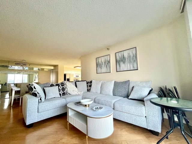 Apartment for rent  Unit #2504 - photo 7504117