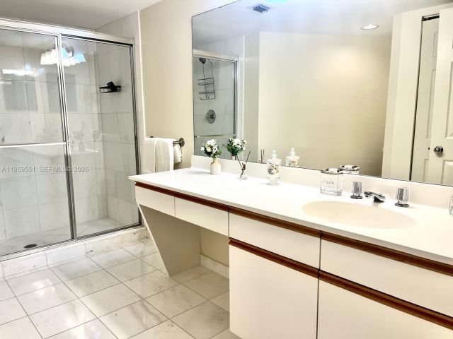 Apartment for rent  Unit #2504 - photo 7504122