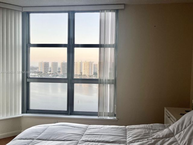 Apartment for rent  Unit #2504 - photo 7504124