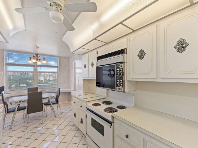 Apartment for rent  Unit #501N - photo 7501222