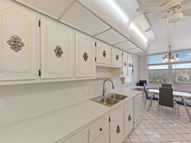 Apartment for rent  Unit #501N - photo 7501223