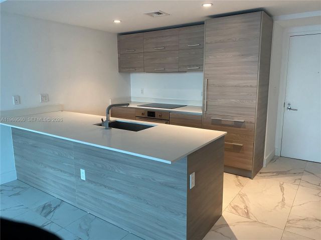 Apartment for rent  Unit #3702 - photo 7451926