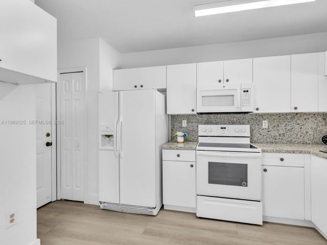 Home for rent at 11512 NW 48th Ter # - photo 7484527