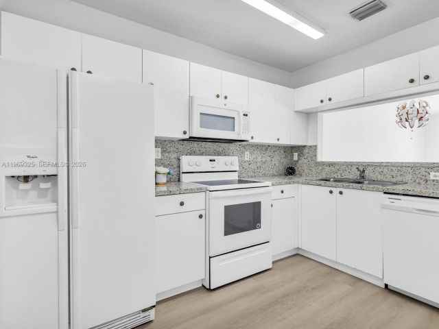 Home for rent at 11512 NW 48th Ter # - photo 7484528