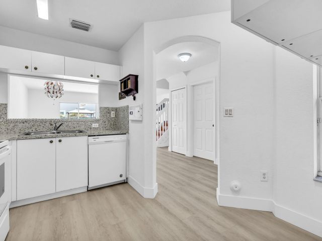 Home for rent at 11512 NW 48th Ter # - photo 7484529