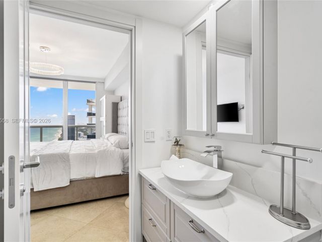 Apartment for rent  Unit #4304 - photo 7499637