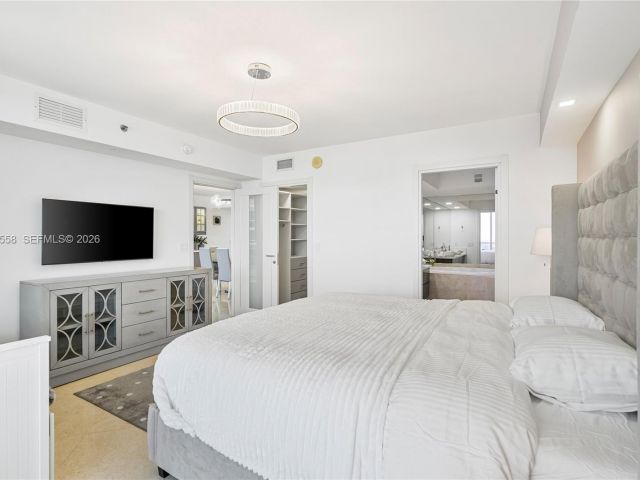 Apartment for rent  Unit #4304 - photo 7499643