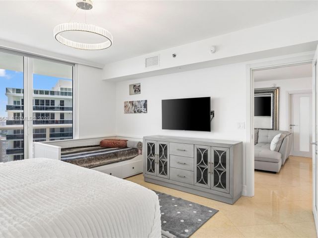 Apartment for rent  Unit #4304 - photo 7499644