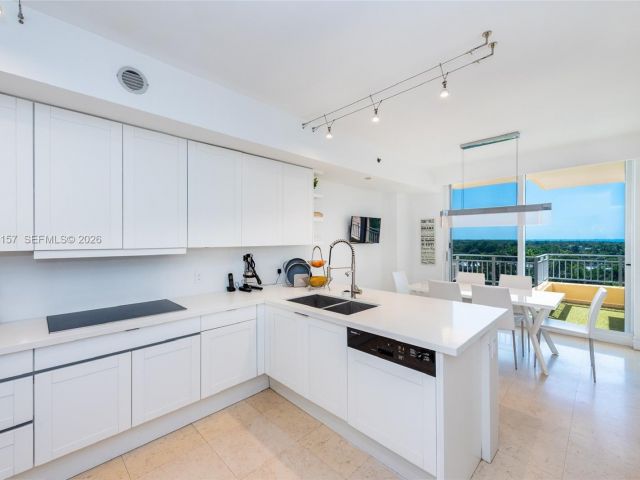 Apartment for sale  Unit #605 - photo 7491878