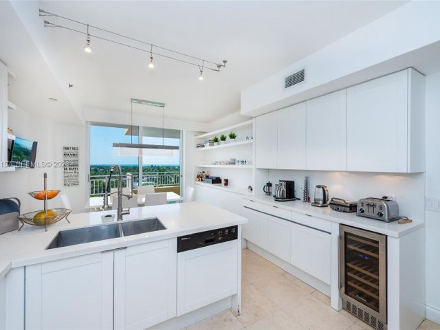 Apartment for sale  Unit #605 - photo 7491881