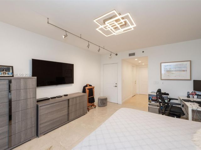 Apartment for sale  Unit #605 - photo 7491883