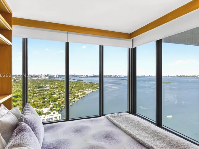 2-bedroom condo for sale in Miami - 601 NE 36th St 3407 - MondialRealty