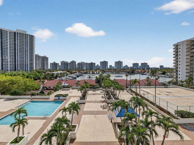 Apartment for sale  Unit #701 - photo 7504526