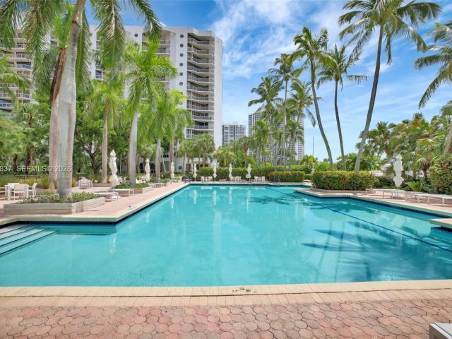 Apartment for sale  Unit #701 - photo 7504534