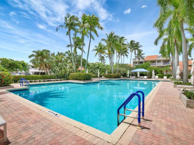 Apartment for sale  Unit #701 - photo 7504535