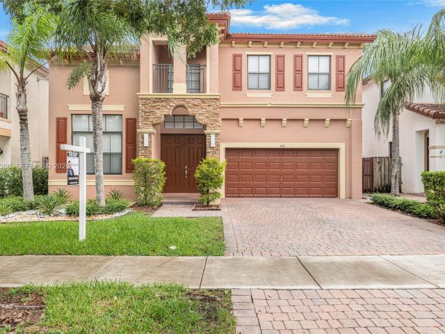 Home for sale at 642 SE 37th PL - photo 7493145