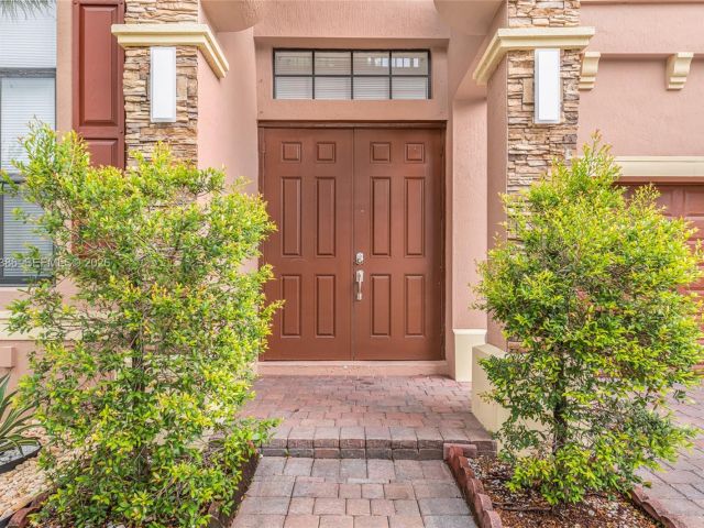 Home for sale at 642 SE 37th PL - photo 7493147