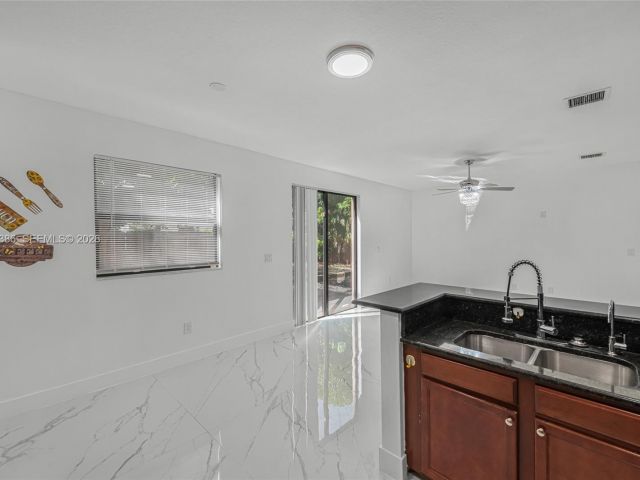 Home for sale at 642 SE 37th PL - photo 7493156