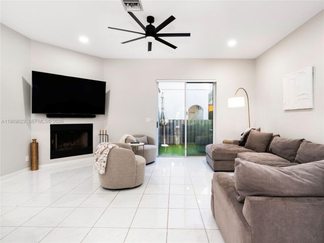 Home for sale at 835 NE 17th Way - photo 7482546