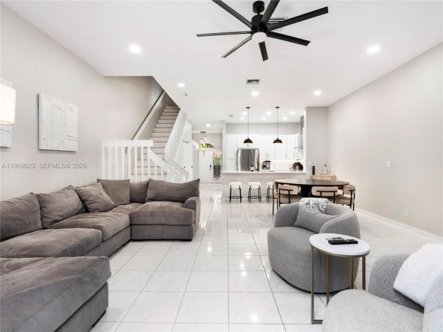 Home for sale at 835 NE 17th Way - photo 7482547